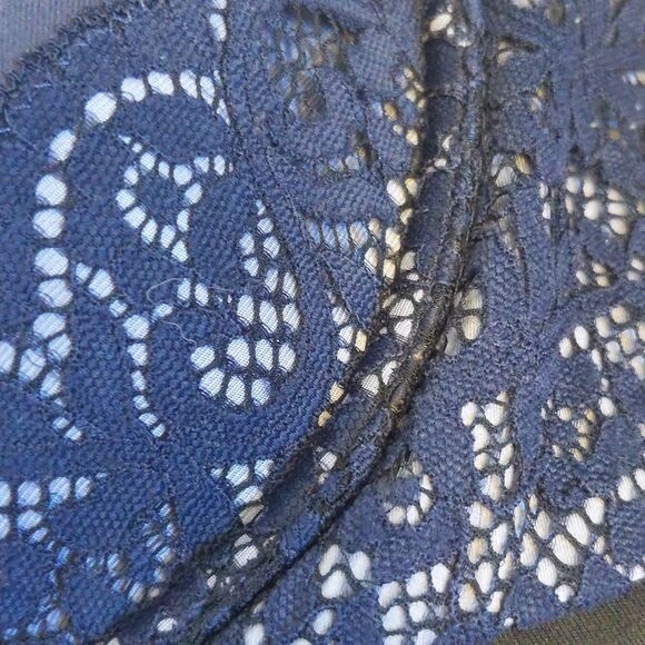 Victoria's Secret navy blue padded lined underwire bra, lace overlay 36DDD - Picture 3 of 9